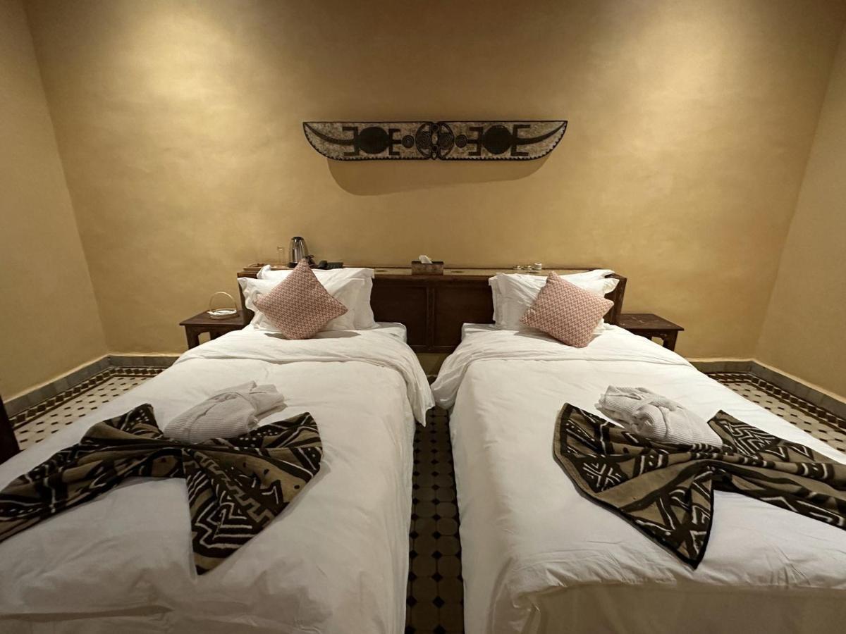 Hotel Riad Xaluca メルズーガ エクステリア 写真