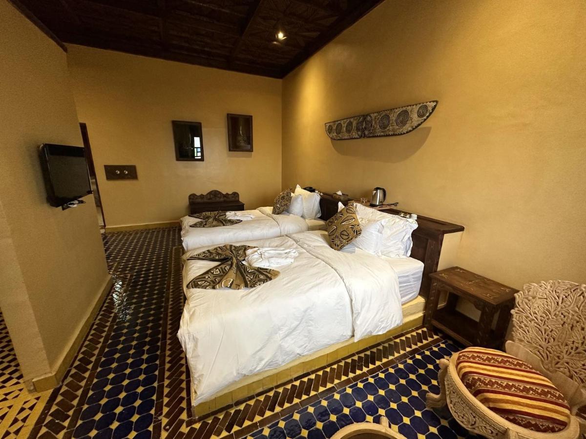 Hotel Riad Xaluca メルズーガ エクステリア 写真