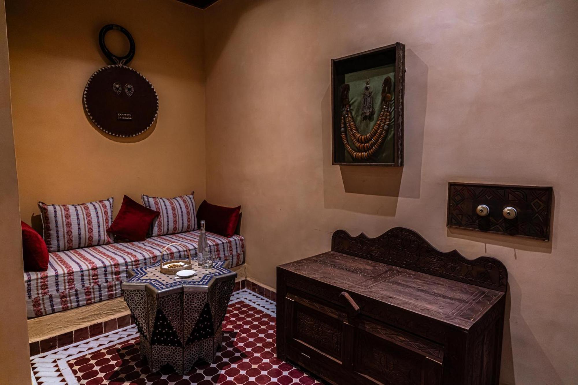 Hotel Riad Xaluca メルズーガ エクステリア 写真