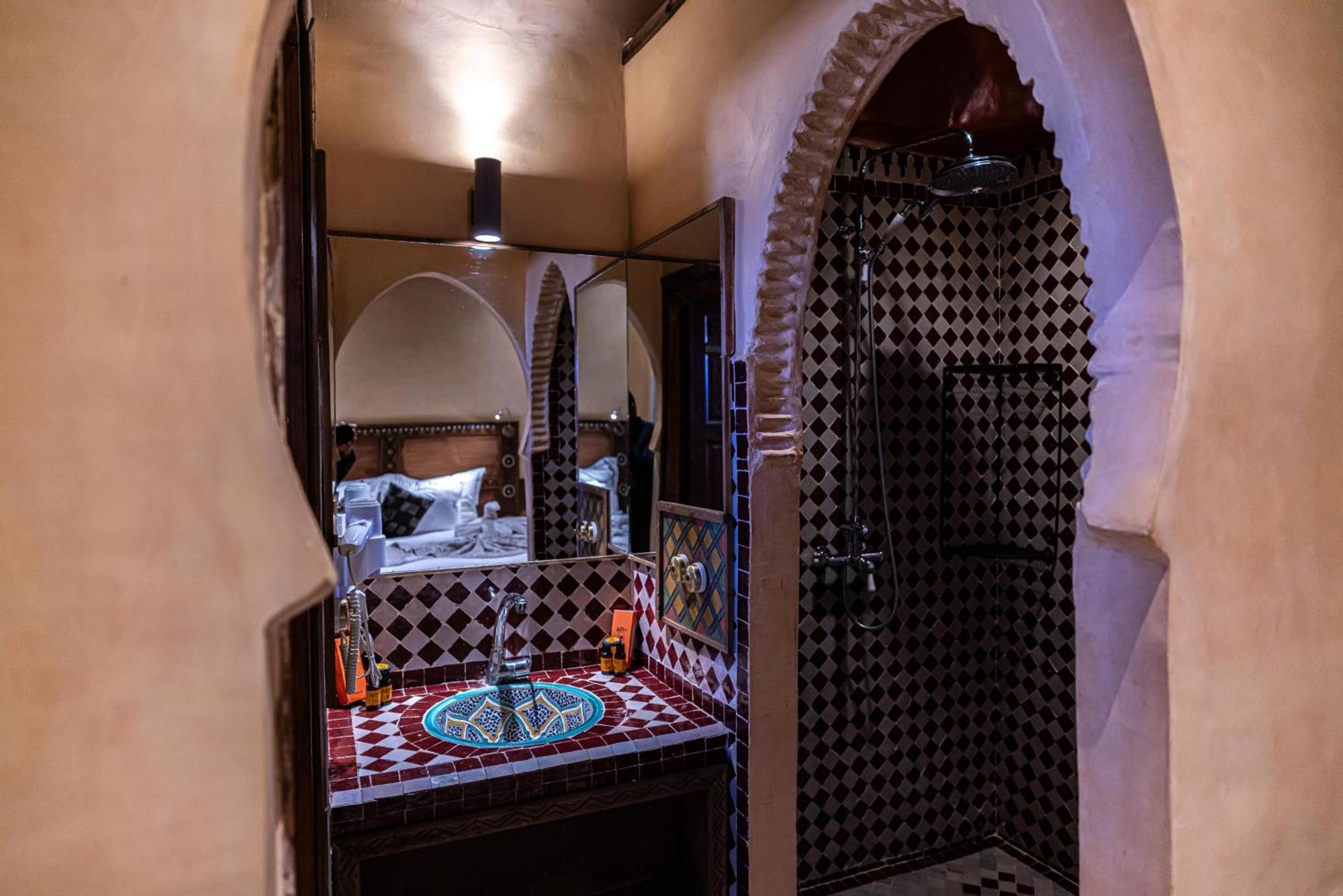 Hotel Riad Xaluca メルズーガ エクステリア 写真