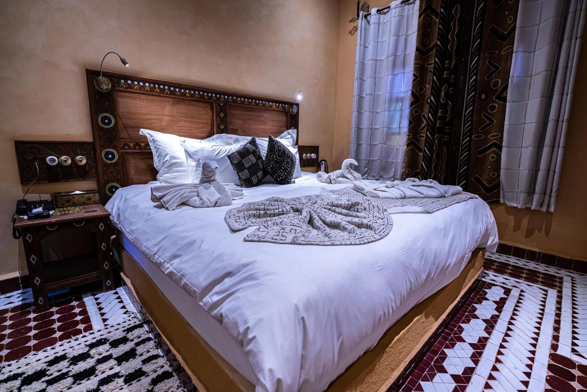 Hotel Riad Xaluca メルズーガ エクステリア 写真
