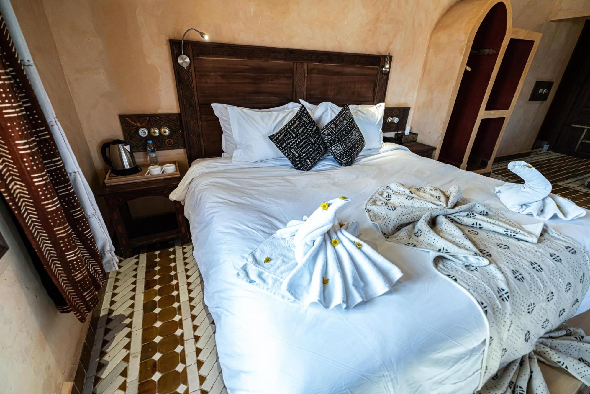 Hotel Riad Xaluca メルズーガ エクステリア 写真