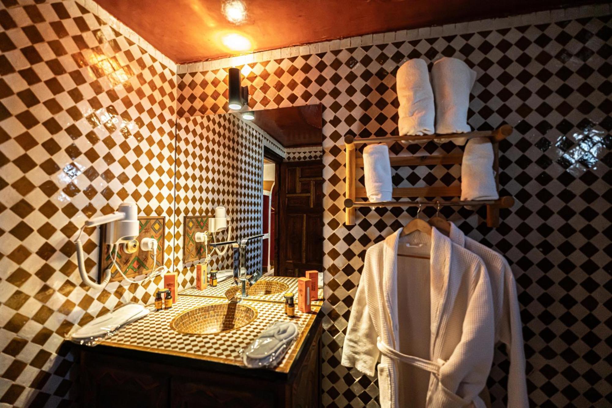 Hotel Riad Xaluca メルズーガ エクステリア 写真