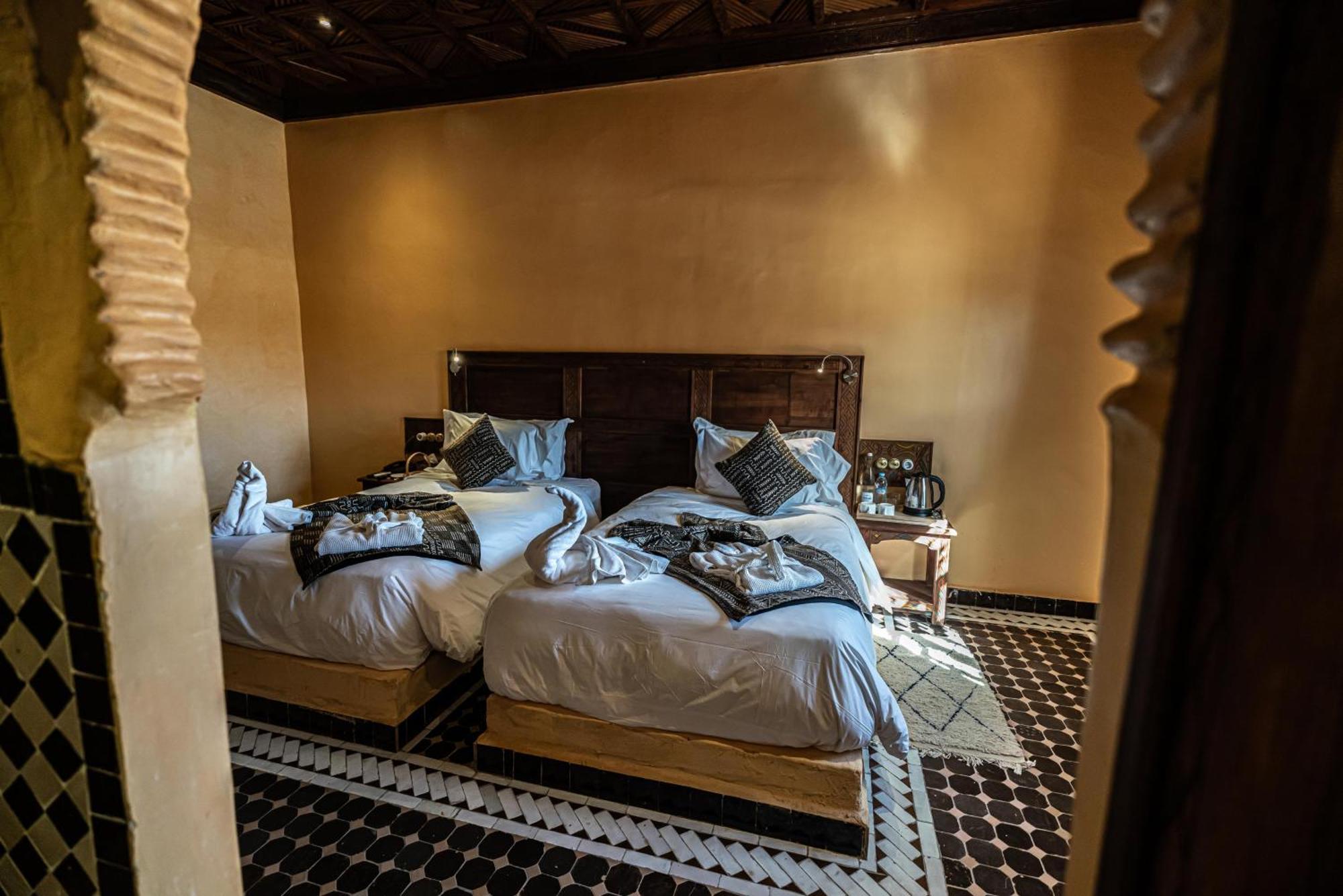 Hotel Riad Xaluca メルズーガ エクステリア 写真