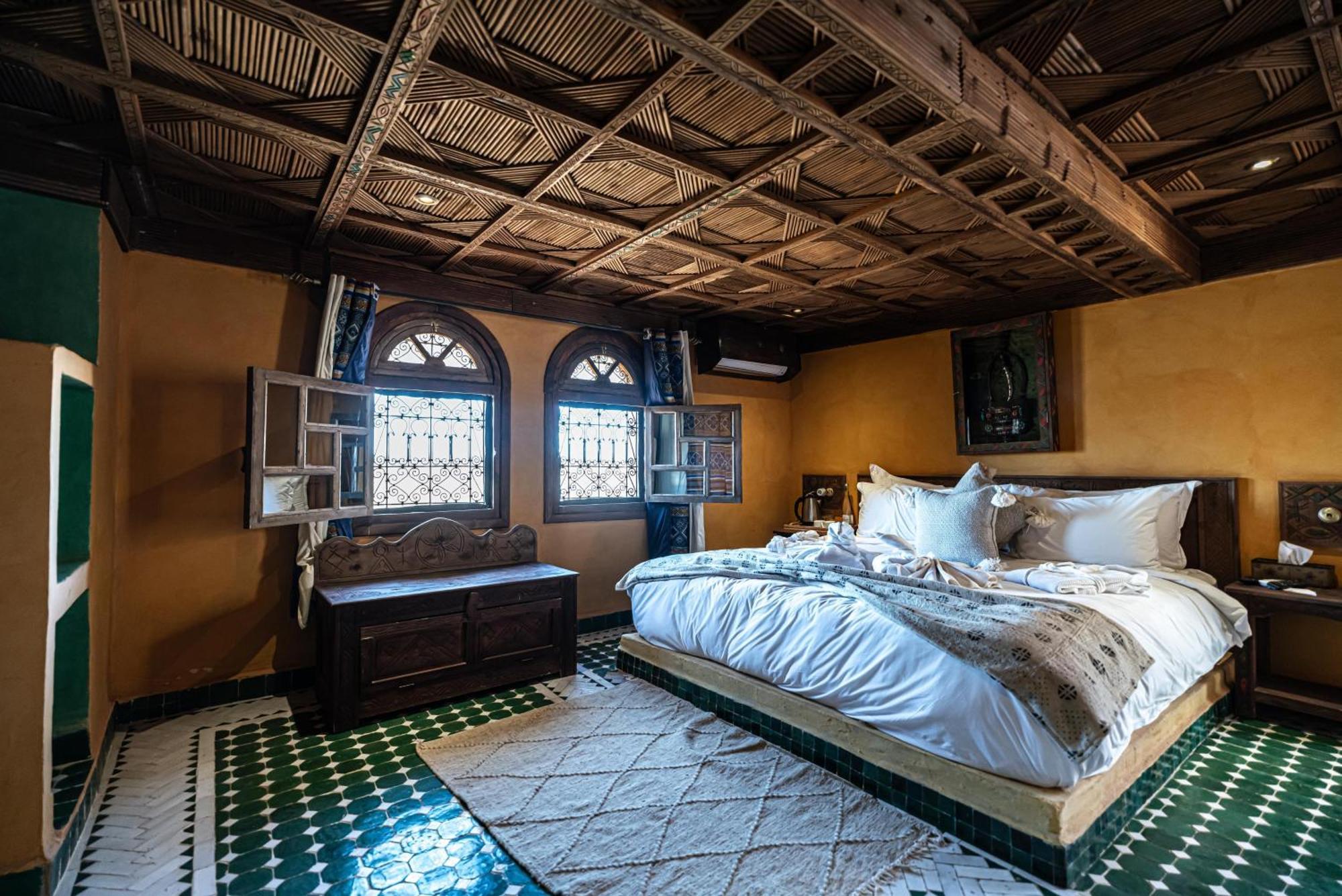 Hotel Riad Xaluca メルズーガ エクステリア 写真