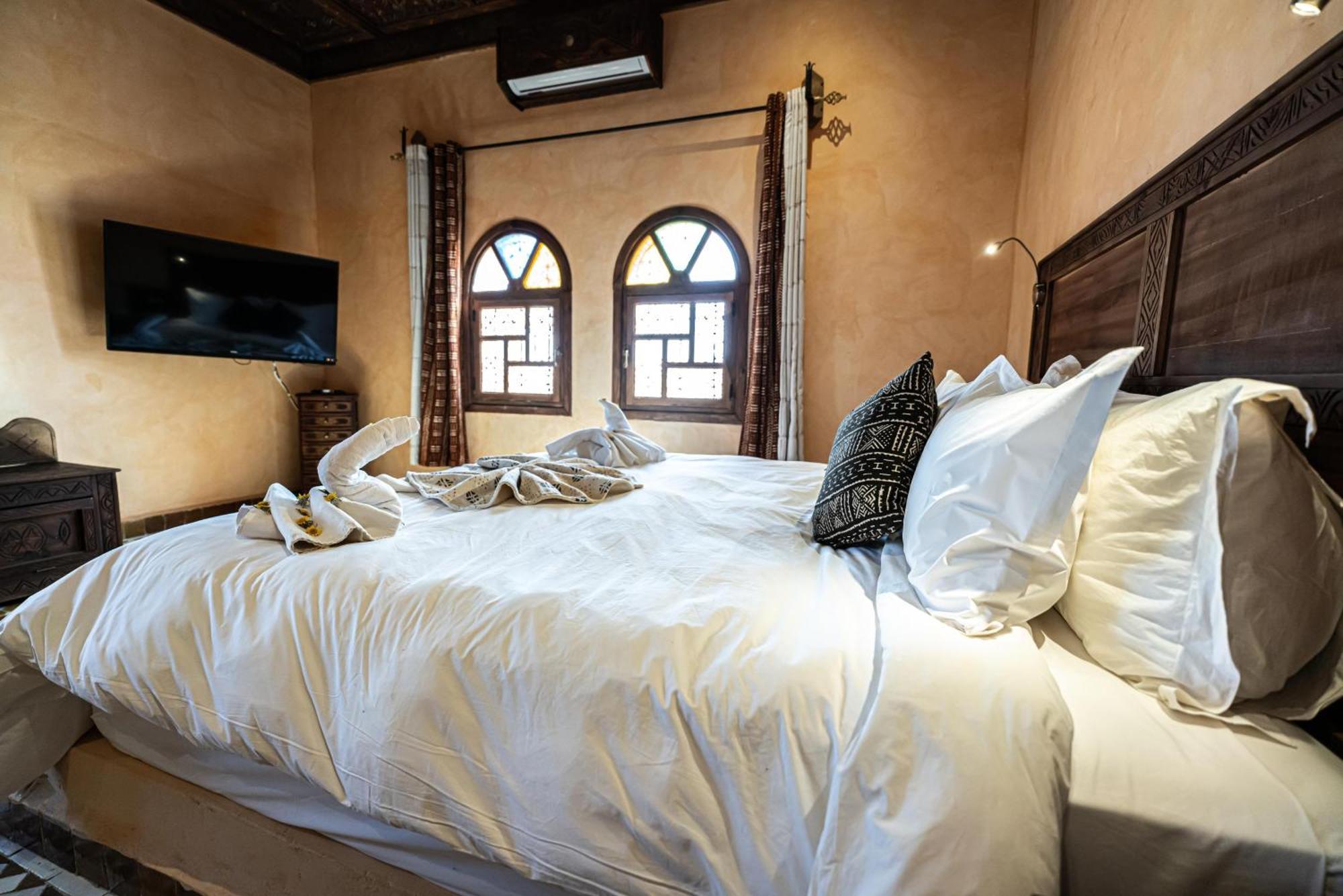Hotel Riad Xaluca メルズーガ エクステリア 写真