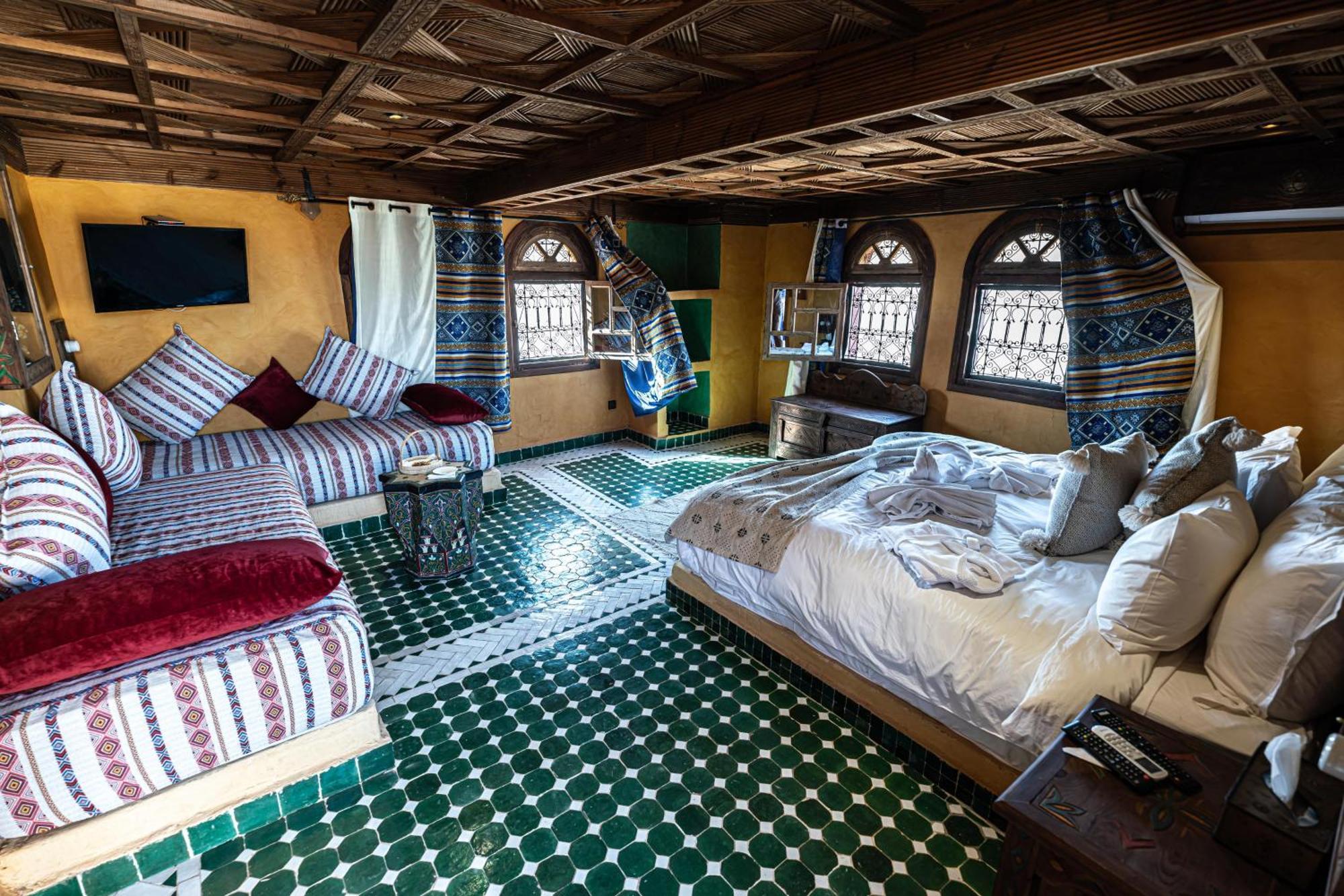 Hotel Riad Xaluca メルズーガ エクステリア 写真