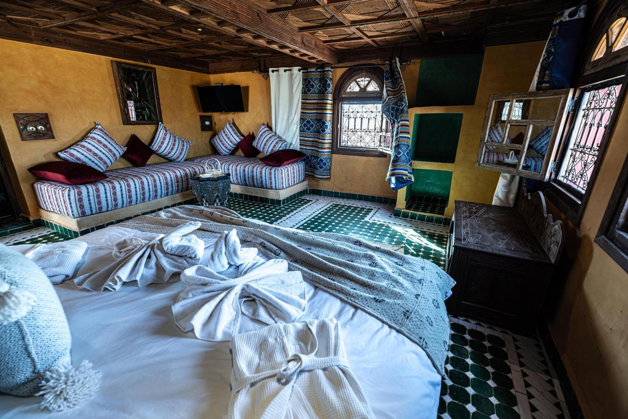 Hotel Riad Xaluca メルズーガ エクステリア 写真