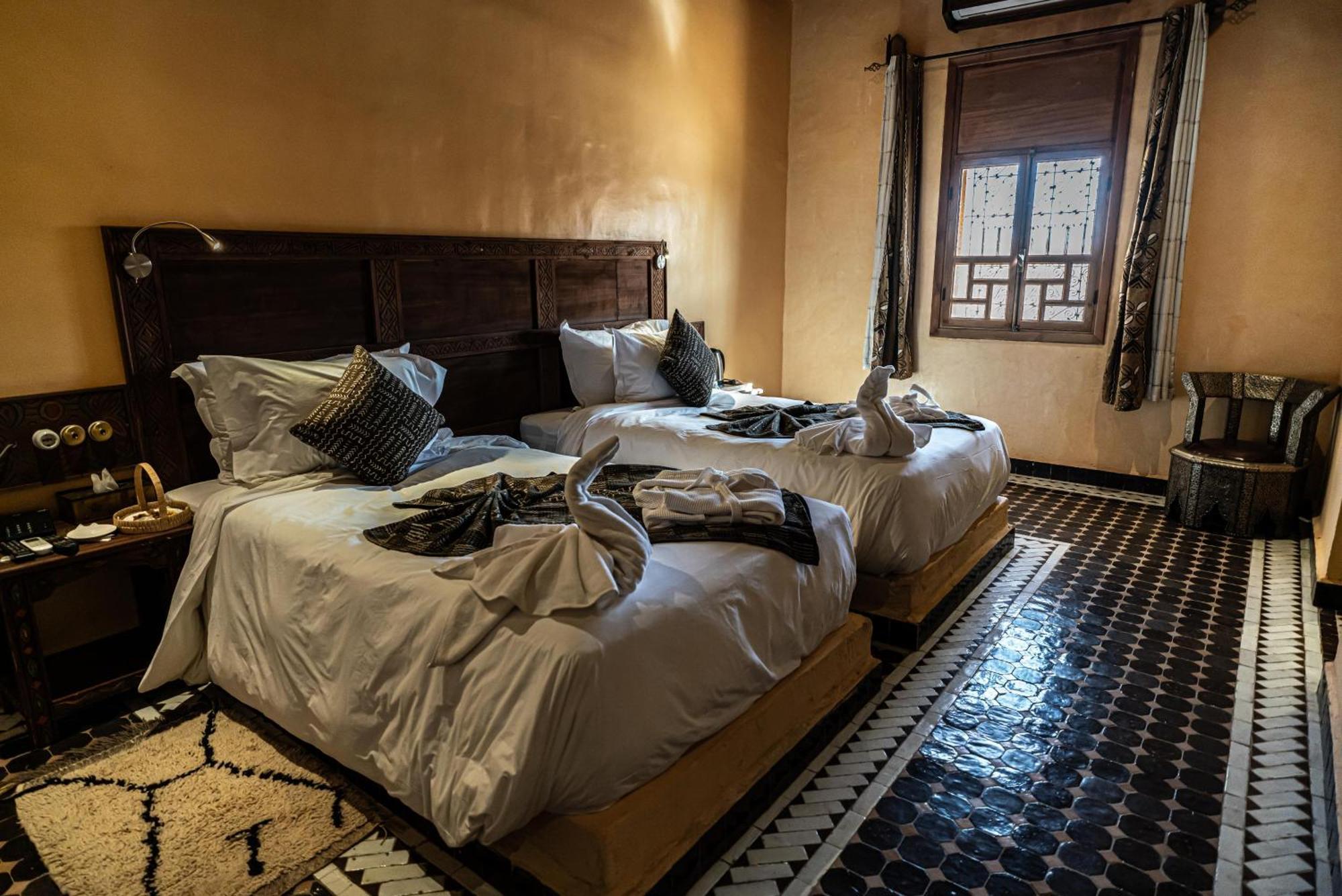 Hotel Riad Xaluca メルズーガ エクステリア 写真