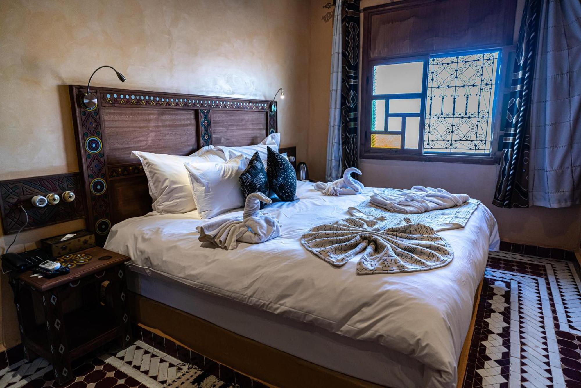 Hotel Riad Xaluca メルズーガ エクステリア 写真