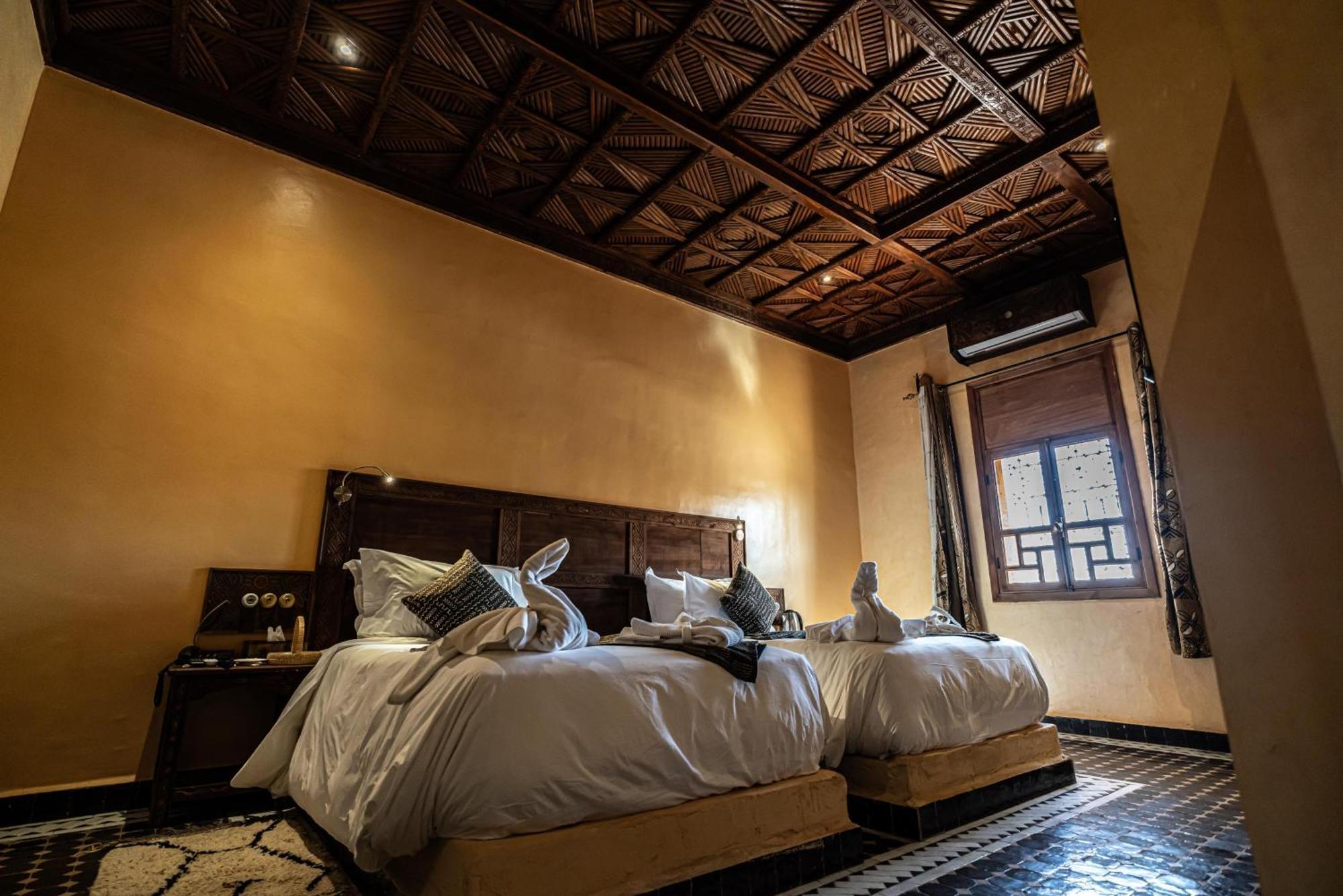 Hotel Riad Xaluca メルズーガ エクステリア 写真
