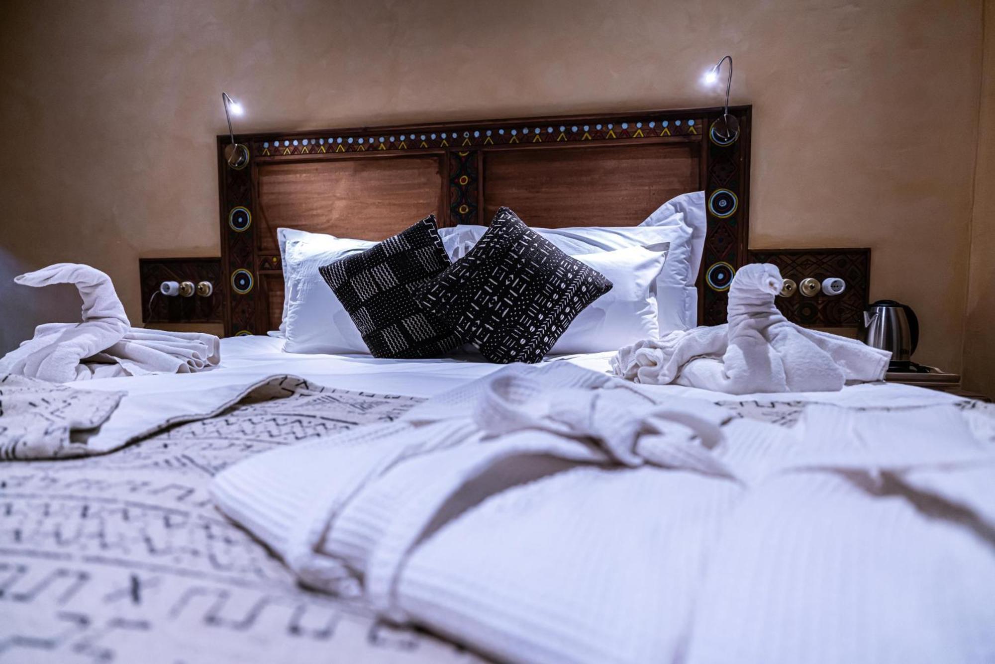 Hotel Riad Xaluca メルズーガ エクステリア 写真