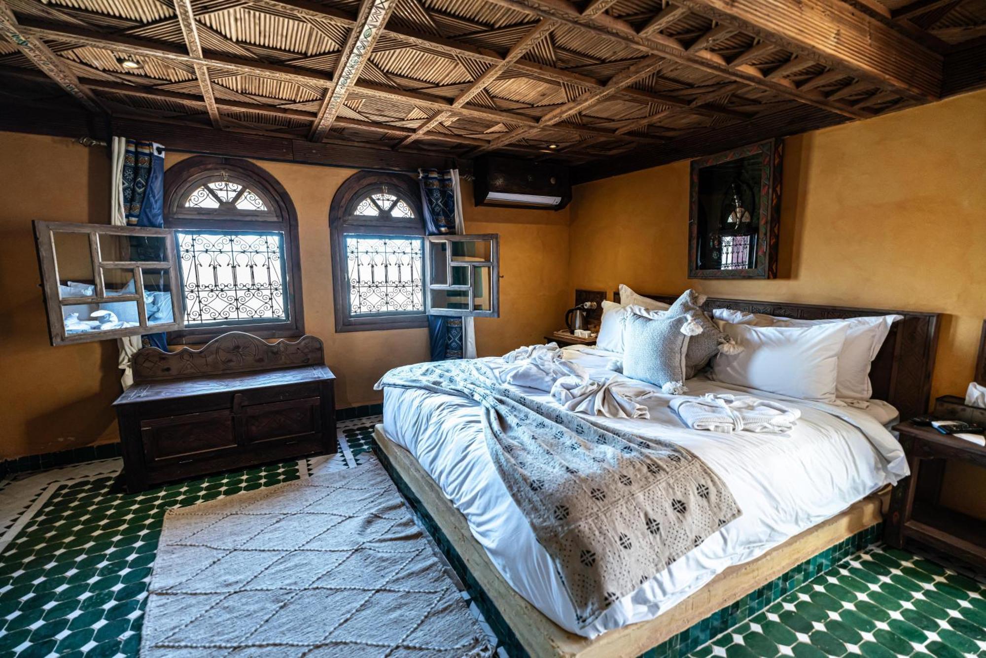 Hotel Riad Xaluca メルズーガ エクステリア 写真