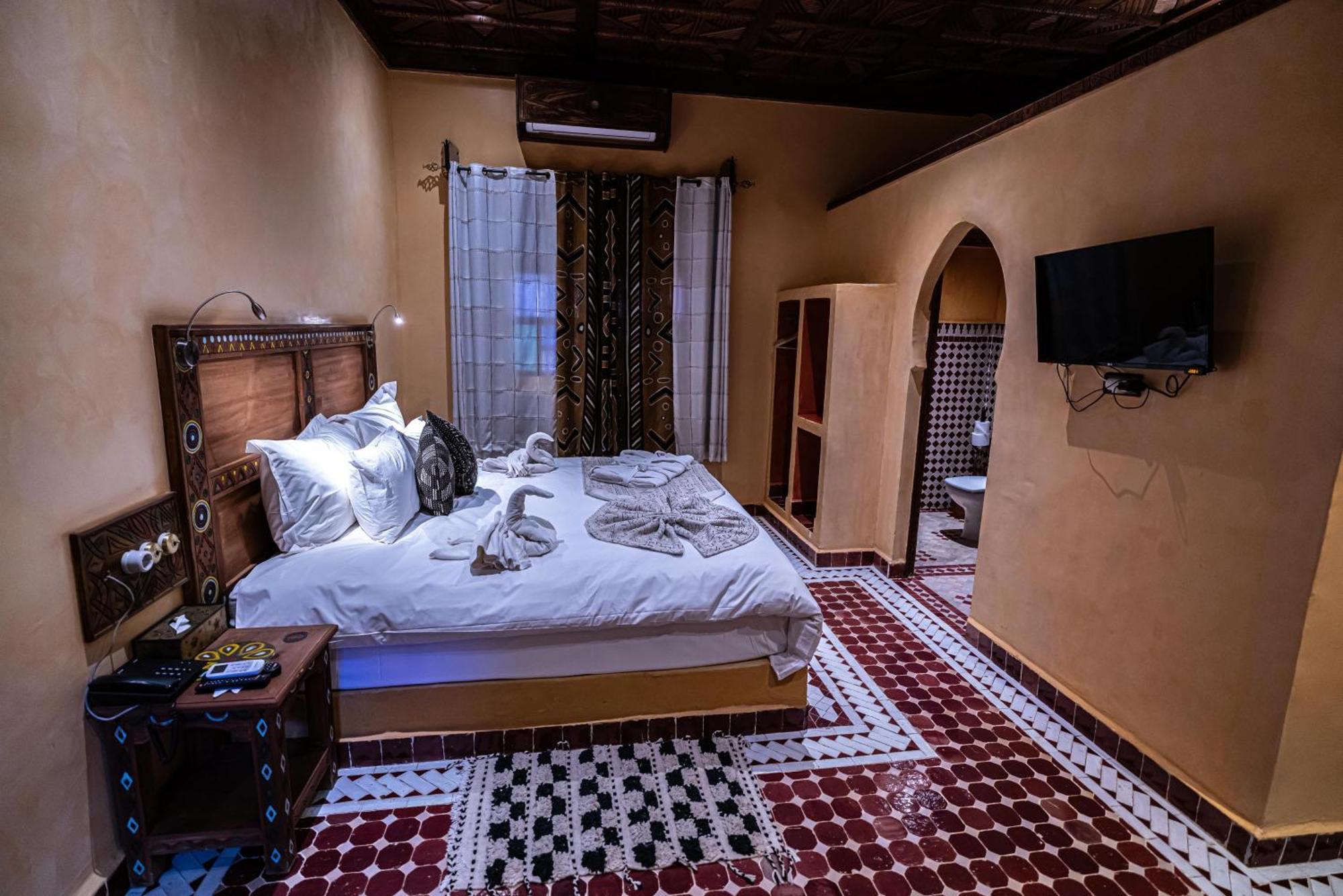 Hotel Riad Xaluca メルズーガ エクステリア 写真
