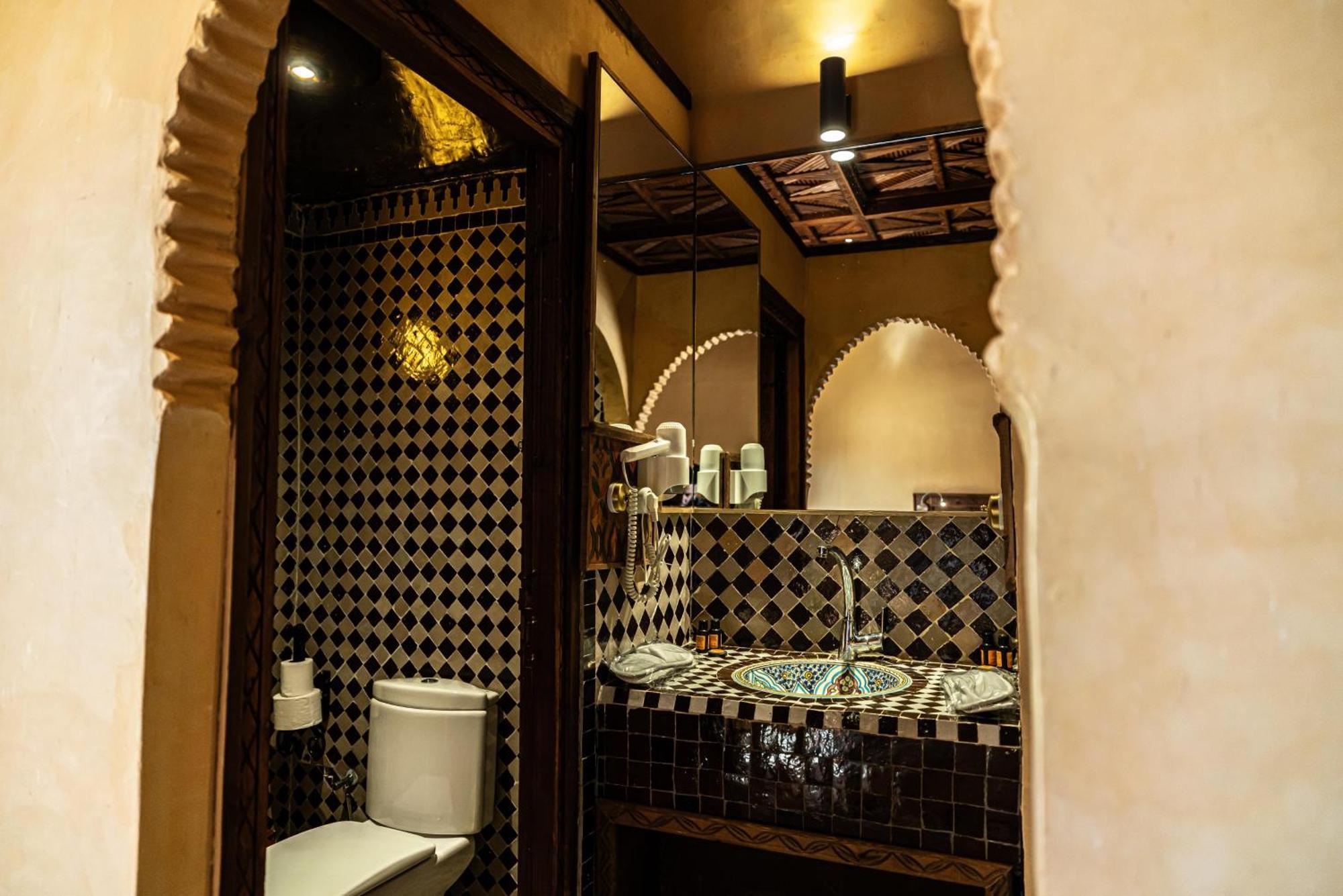 Hotel Riad Xaluca メルズーガ エクステリア 写真