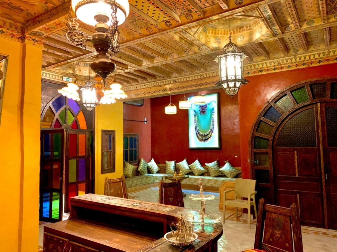 Hotel Riad Xaluca メルズーガ エクステリア 写真