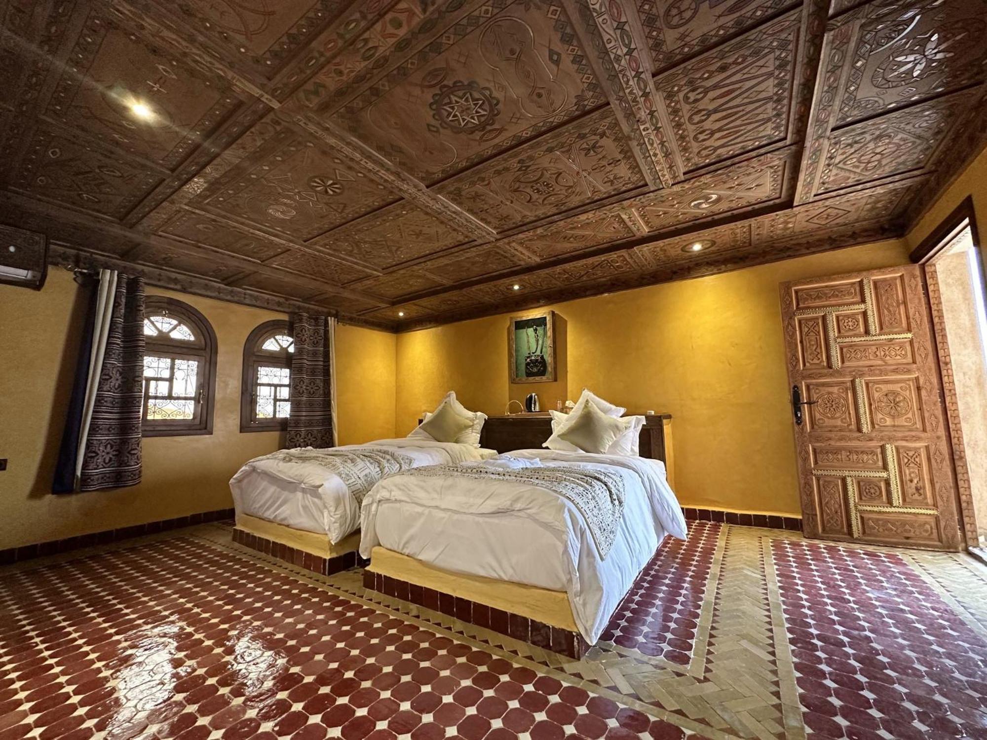 Hotel Riad Xaluca メルズーガ エクステリア 写真