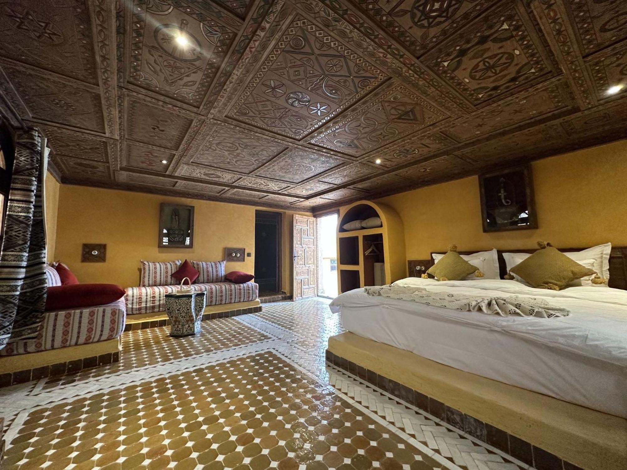 Hotel Riad Xaluca メルズーガ エクステリア 写真