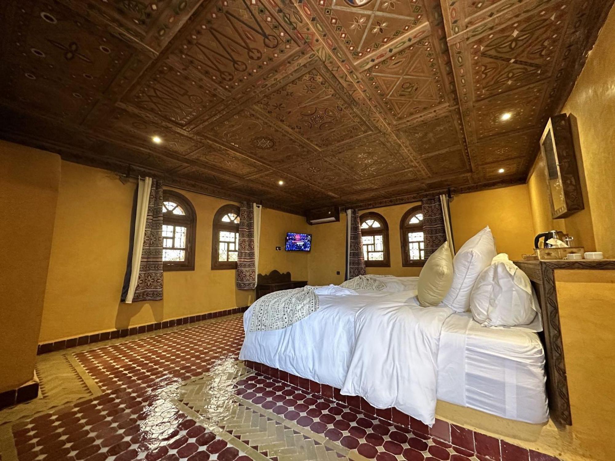 Hotel Riad Xaluca メルズーガ エクステリア 写真