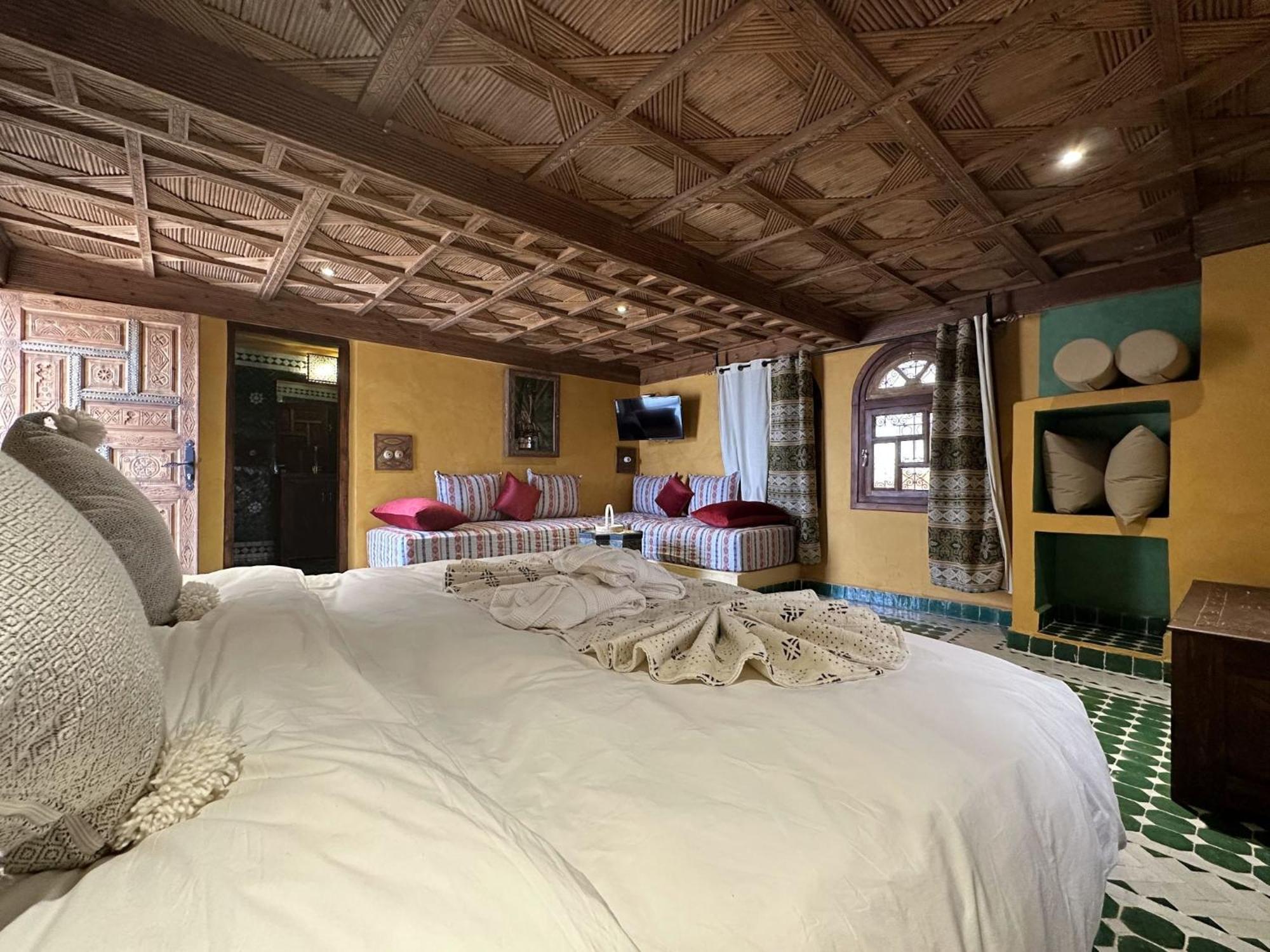 Hotel Riad Xaluca メルズーガ エクステリア 写真
