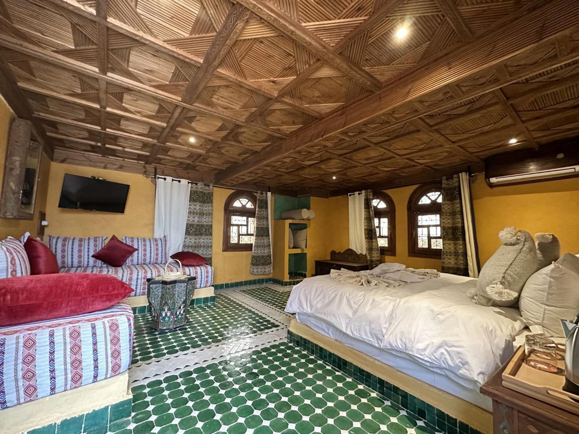 Hotel Riad Xaluca メルズーガ エクステリア 写真