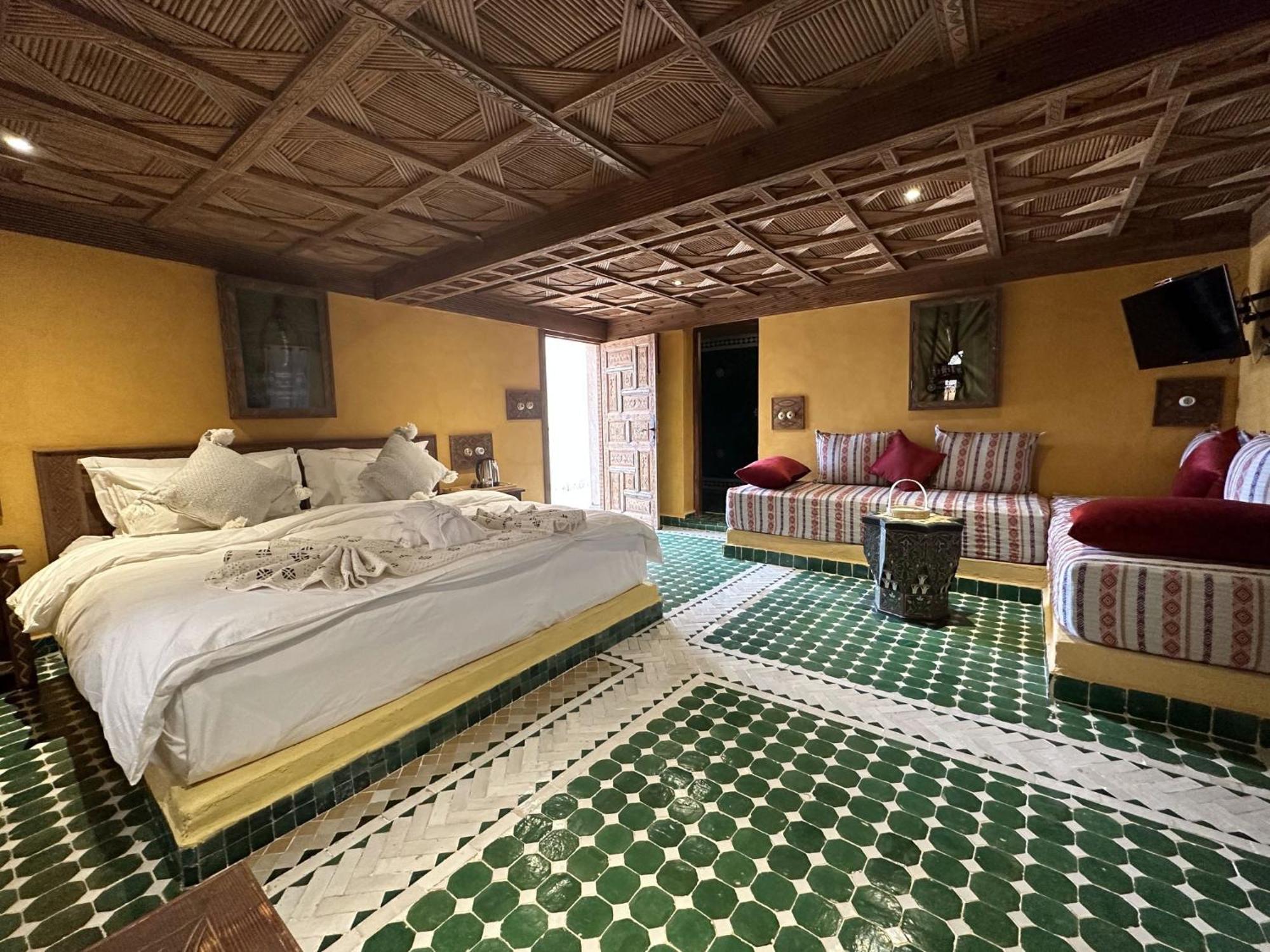 Hotel Riad Xaluca メルズーガ エクステリア 写真