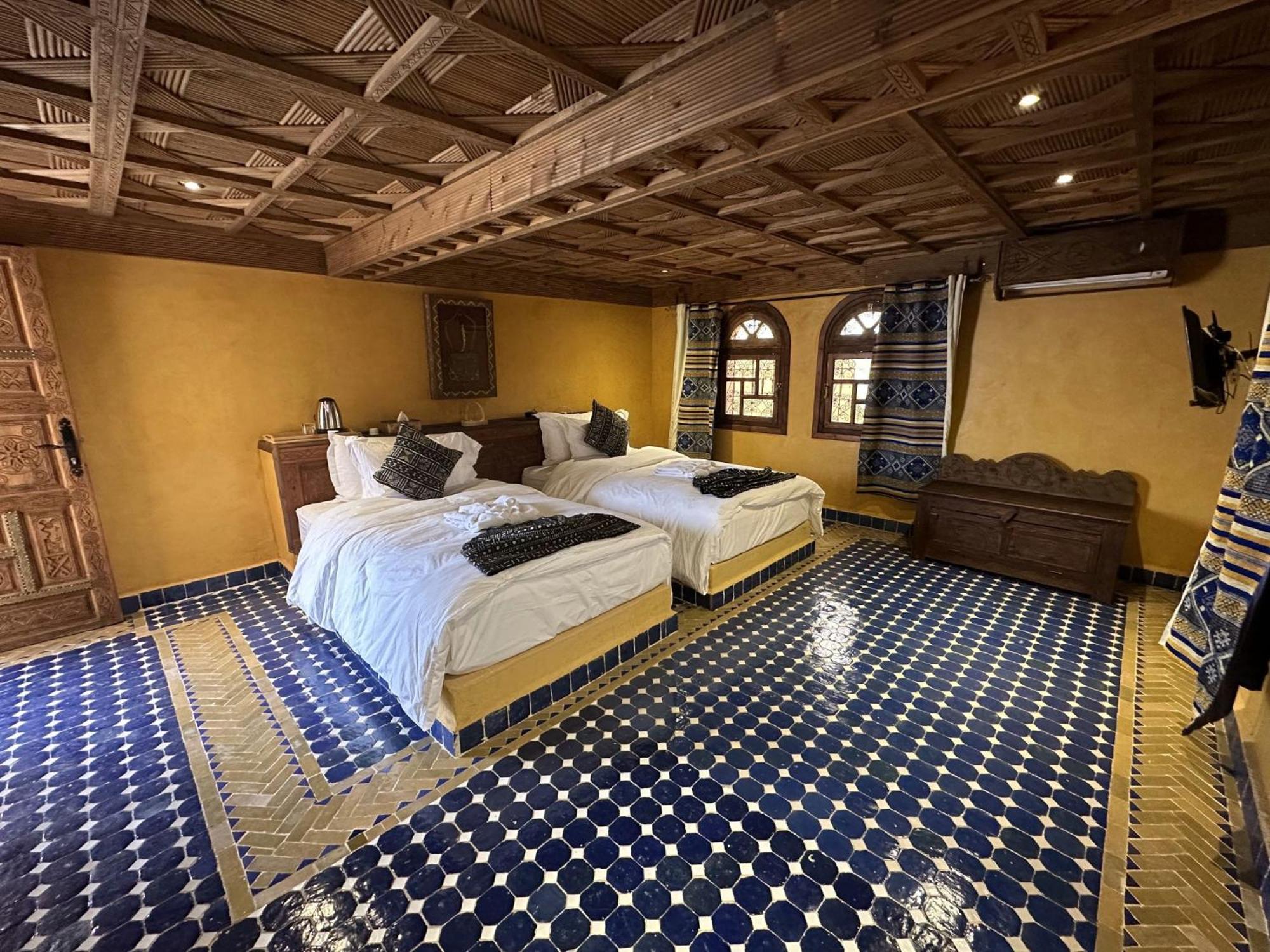 Hotel Riad Xaluca メルズーガ エクステリア 写真