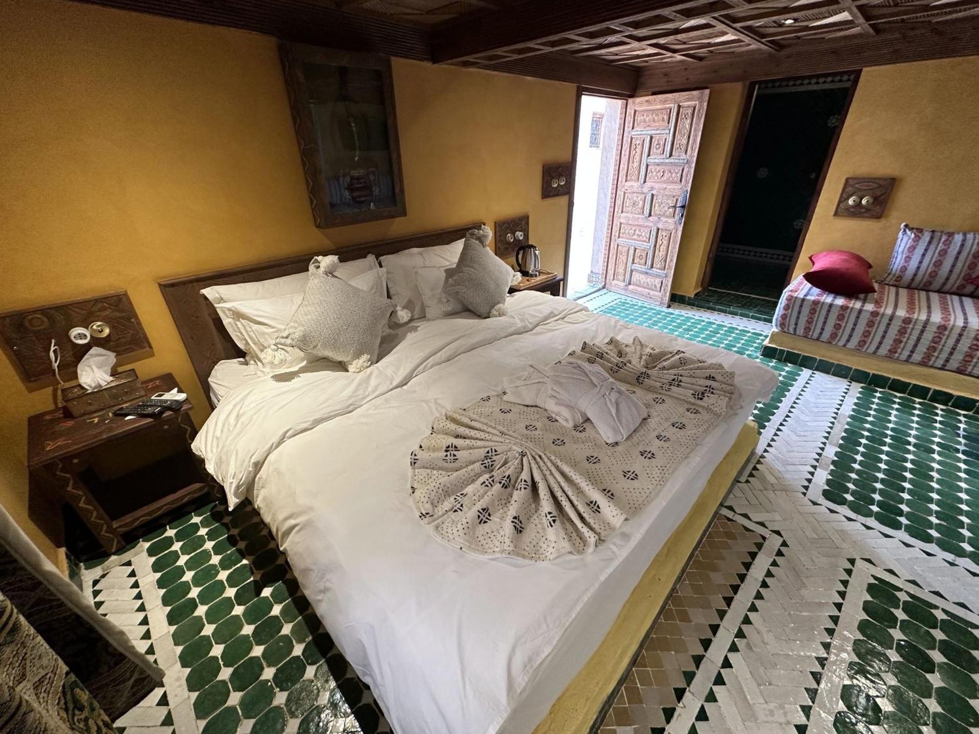 Hotel Riad Xaluca メルズーガ エクステリア 写真