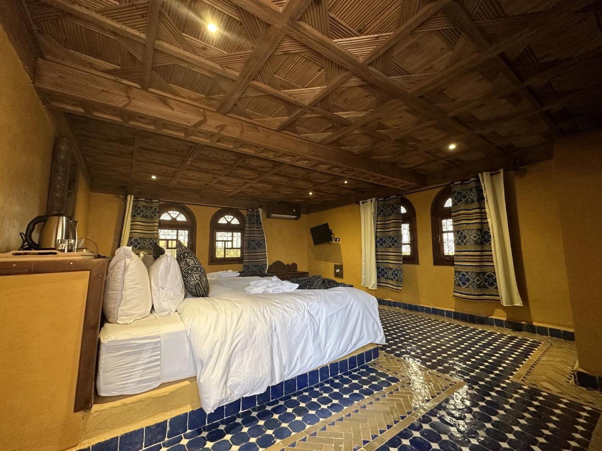 Hotel Riad Xaluca メルズーガ エクステリア 写真