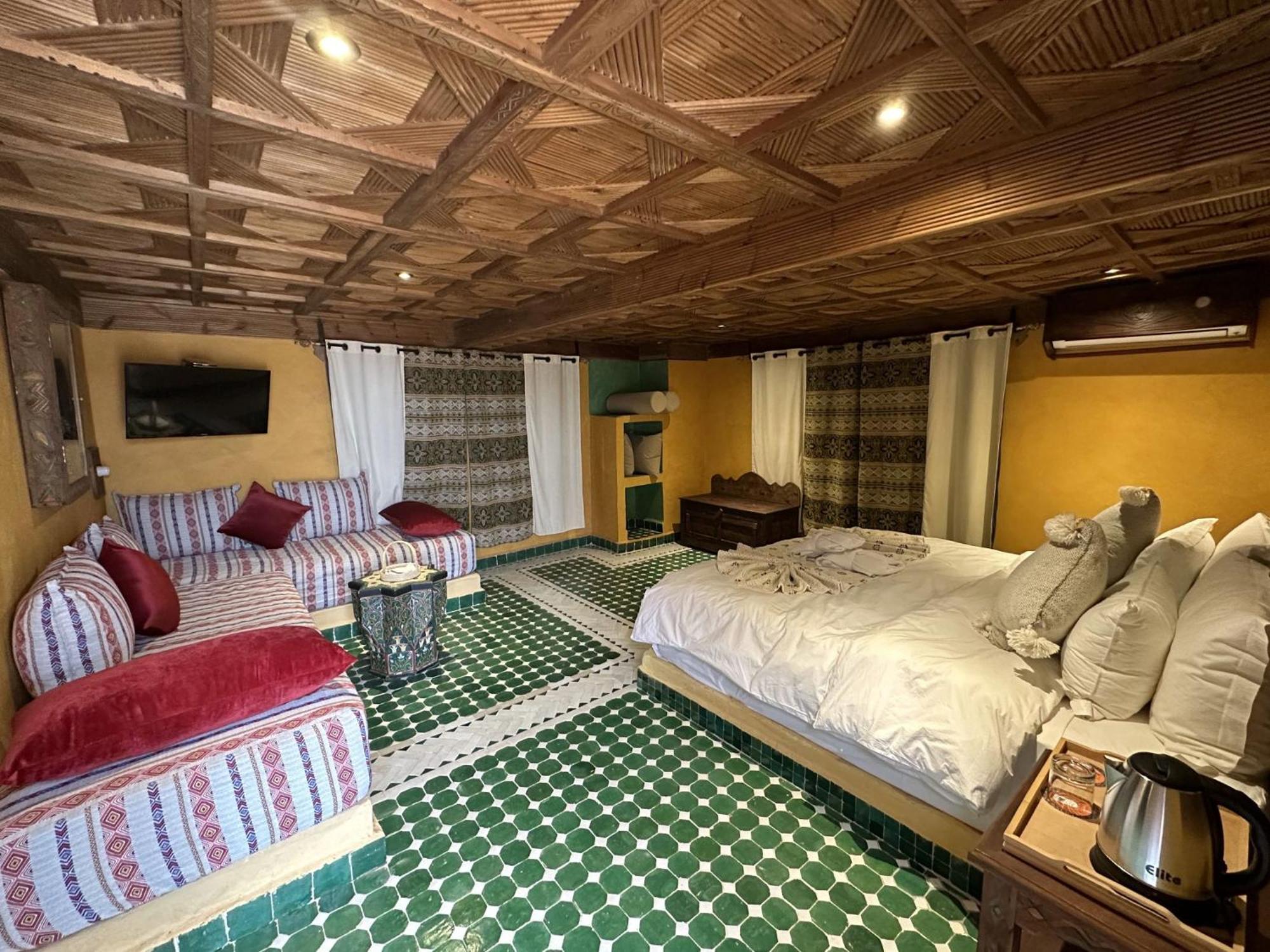Hotel Riad Xaluca メルズーガ エクステリア 写真